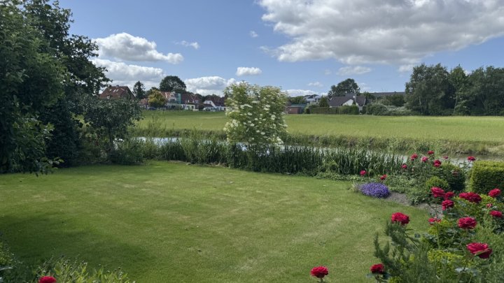 Direkte Wasserlage! Gepflegtes Einfamilienhaus am Fluss in Glückstadt - OTTO STÖBEN GmbH