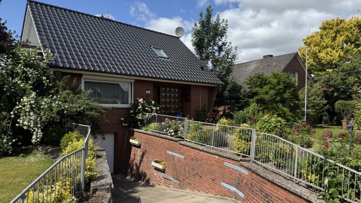Direkte Wasserlage! Gepflegtes Einfamilienhaus am Fluss in Glückstadt - OTTO STÖBEN GmbH
