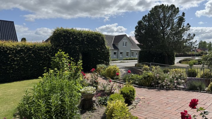 Direkte Wasserlage! Gepflegtes Einfamilienhaus am Fluss in Glückstadt - OTTO STÖBEN GmbH