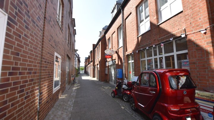 Maritimes Wohnglück in TRAVEMÜNDE 3 Zi ETW inkl. Einrichtung aus 2024 + Balkon - OTTO STÖBEN GmbH