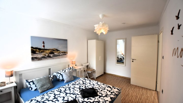 Maritimes Wohnglück in TRAVEMÜNDE 3 Zi ETW inkl. Einrichtung aus 2024 + Balkon - OTTO STÖBEN GmbH