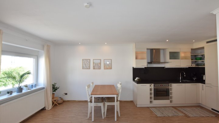 Maritimes Wohnglück in TRAVEMÜNDE 3 Zi ETW inkl. Einrichtung aus 2024 + Balkon - OTTO STÖBEN GmbH