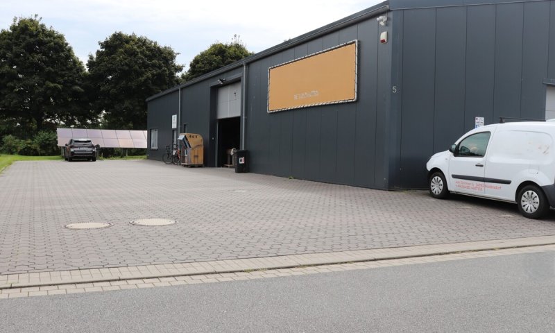 Moderne Gewerbehalle in Büdelsdorf bei Rendsburg zu vermieten! OTTO STÖBEN!