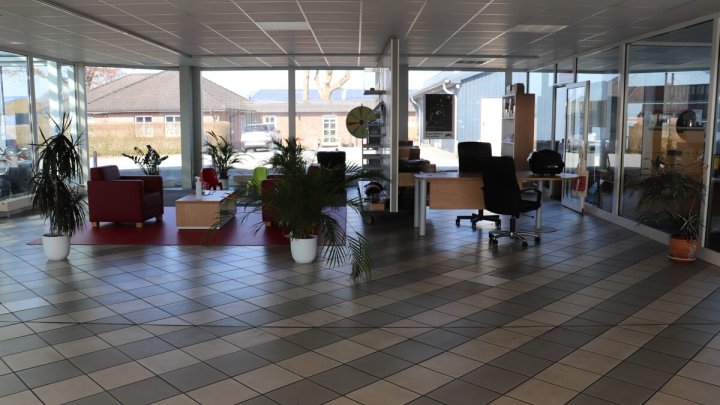 Schleswig St. Jürgen: Autohaus mit Werkstatt und Ausstellungshalle! OTTO STÖBEN!