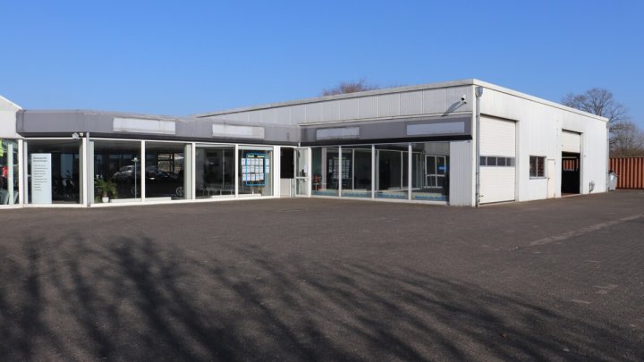 Schleswig St. Jürgen: Autohaus mit Werkstatt und Ausstellungshalle! OTTO STÖBEN!