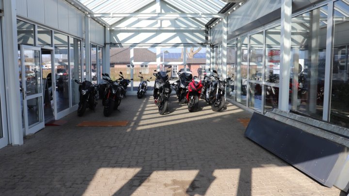 Schleswig St. Jürgen: Autohaus mit Werkstatt und Ausstellungshalle! OTTO STÖBEN!