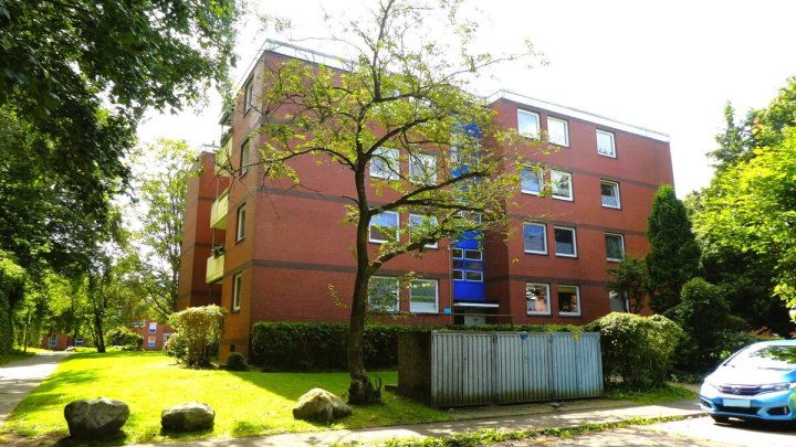 Ostseebad Eckernförde: Bezugsfreie 3-Zimmer-Wohnung mit sonniger Loggia und PKW-Stellplatz