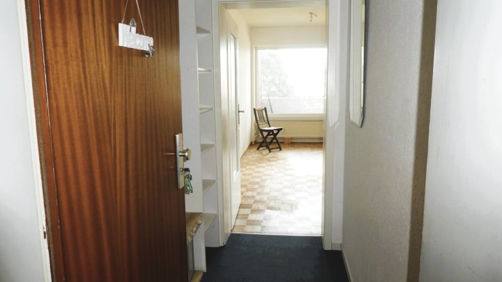 Ostseebad Eckernförde: Bezugsfreie 3-Zimmer-Wohnung mit sonniger Loggia und PKW-Stellplatz