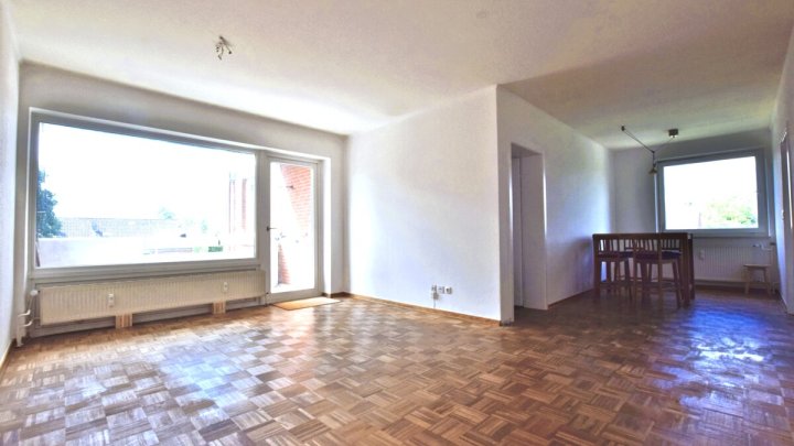 Ostseebad Eckernförde: Bezugsfreie 3-Zimmer-Wohnung mit sonniger Loggia und PKW-Stellplatz
