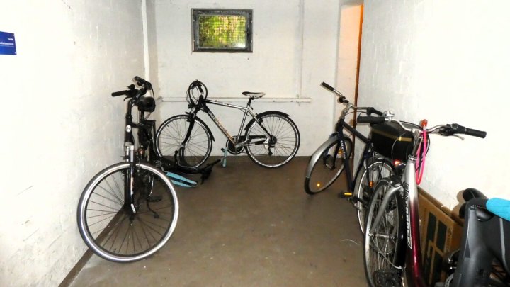 Ostseebad Eckernförde: Bezugsfreie 3-Zimmer-Wohnung mit sonniger Loggia und PKW-Stellplatz