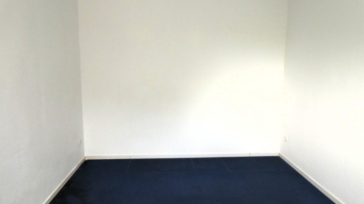 Ostseebad Eckernförde: Bezugsfreie 3-Zimmer-Wohnung mit sonniger Loggia und PKW-Stellplatz