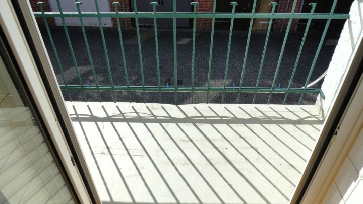 RENDSBURG-EIDERNÄHE: 

Renovierungsbedürftige und bezugsfreie 3-Zimmer-Altbauwohnung mit Balkon