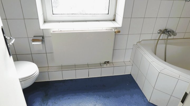 RENDSBURG-EIDERNÄHE: 

Renovierungsbedürftige und bezugsfreie 3-Zimmer-Altbauwohnung mit Balkon