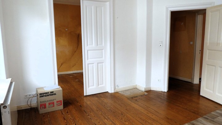 RENDSBURG-EIDERNÄHE: 

Renovierungsbedürftige und bezugsfreie 3-Zimmer-Altbauwohnung mit Balkon