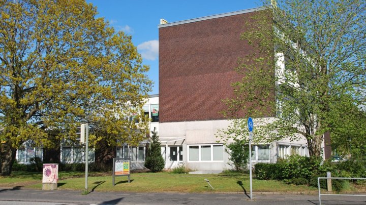 Neumünster zentral! Büroflächen mit Stellplätzen zu vermieten! OTTO STÖBEN!