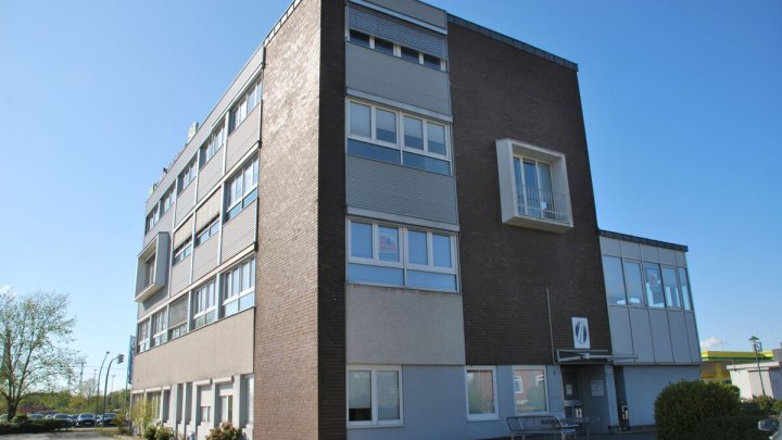 Neumünster zentral! Büroflächen mit Stellplätzen zu vermieten! OTTO STÖBEN!