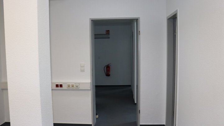 Neumünster zentral! Büroflächen mit Stellplätzen zu vermieten! OTTO STÖBEN!