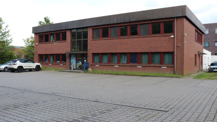 Erdgeschoss Bürofläche mit vielen Stellplätzen in Wellsee Kiel zu vermieten! OTTO STÖBEN!