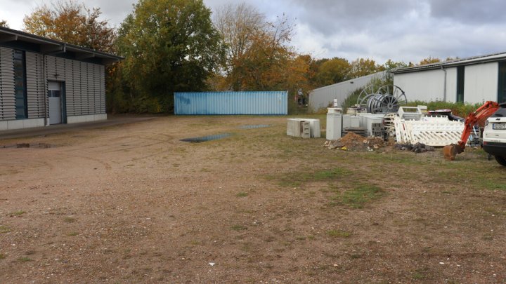 Kiel Wellsee: Produktions- und Lagerflächen mit Freifläche zu vermieten! OTTO STÖBEN!