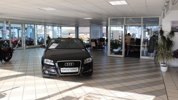 Autohaus und Werkstatt mit großer Freifläche zu vermieten! OTTO STÖBEN!