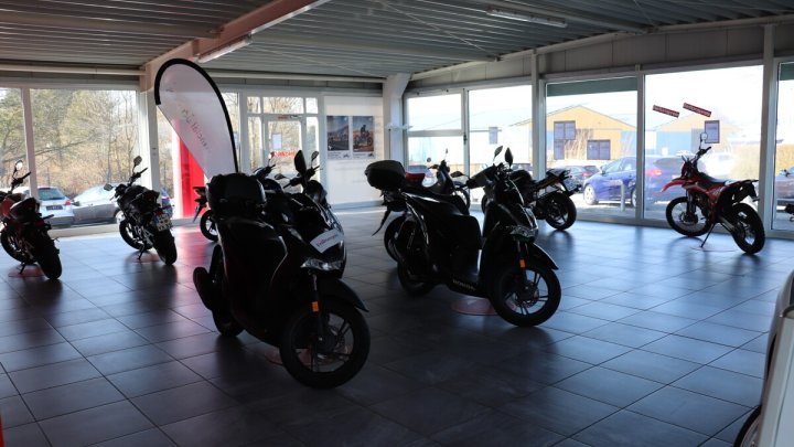 Autohaus und Werkstatt mit großer Freifläche zu vermieten! OTTO STÖBEN!