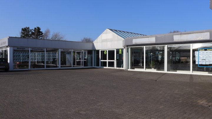 Autohaus und Werkstatt mit großer Freifläche zu vermieten! OTTO STÖBEN!