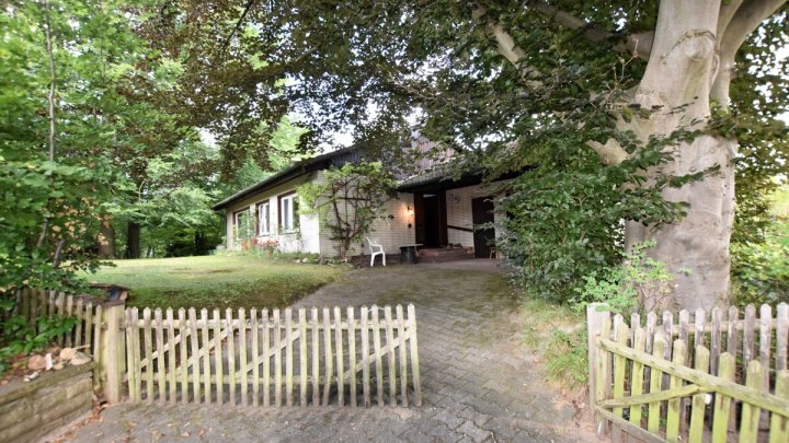 Naturnahes Wohnen, EFH, Bungalow + Garten + Waldgrundstück in Mölln Waldstadt - OTTO STÖBEN GmbH