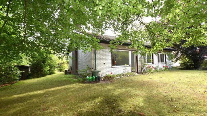 Naturnahes Wohnen, EFH, Bungalow + Garten + Waldgrundstück in Mölln Waldstadt - OTTO STÖBEN GmbH