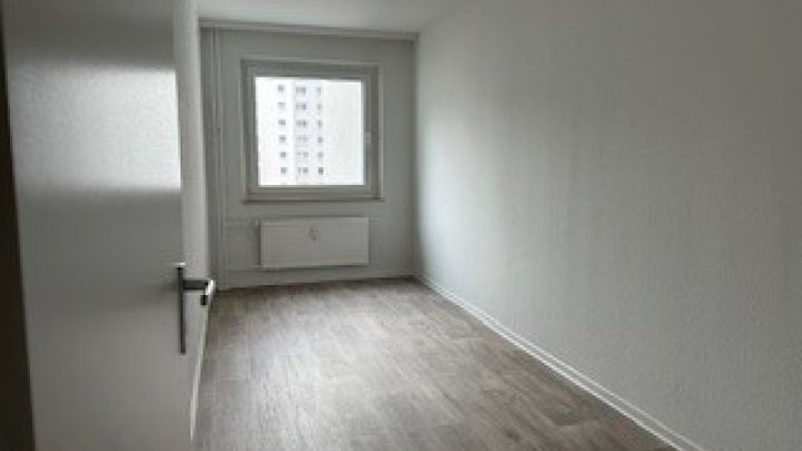 frisch sanierte 3,5-Zi-Wohnung in der Helsinkistr. 96 in Kiel zu vermieten! Otto Stöben GmbH