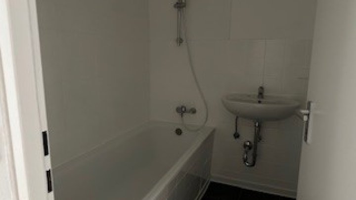 frisch sanierte 3,5-Zi-Wohnung in der Helsinkistr. 96 in Kiel zu vermieten! Otto Stöben GmbH