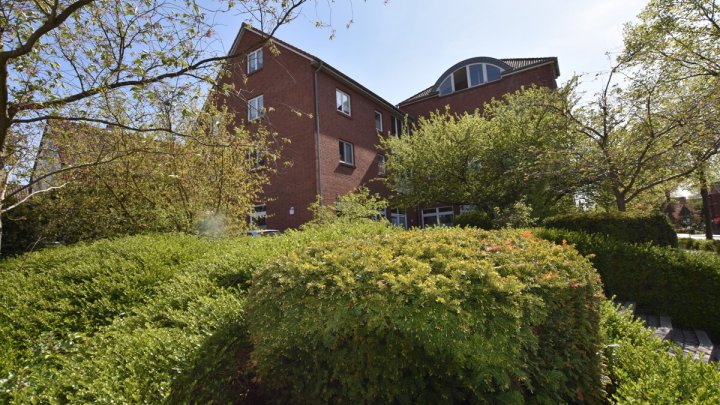 INVESTOREN HIGHLIGHT Wohn- u Geschäftshaus 7 WE + Gewerbe + Parkplatz in Eutin -OTTO STÖBEN GmbH