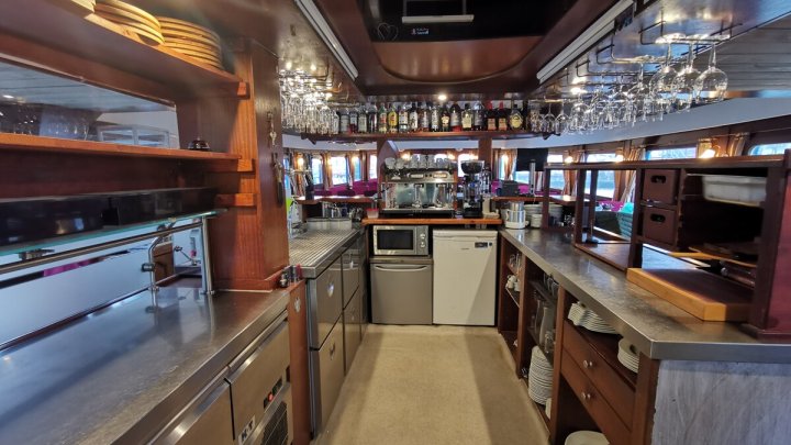 Einzigartiges Restaurantschiff im Hafen – bereit für den nächsten Kurs! OTTO STÖBEN!