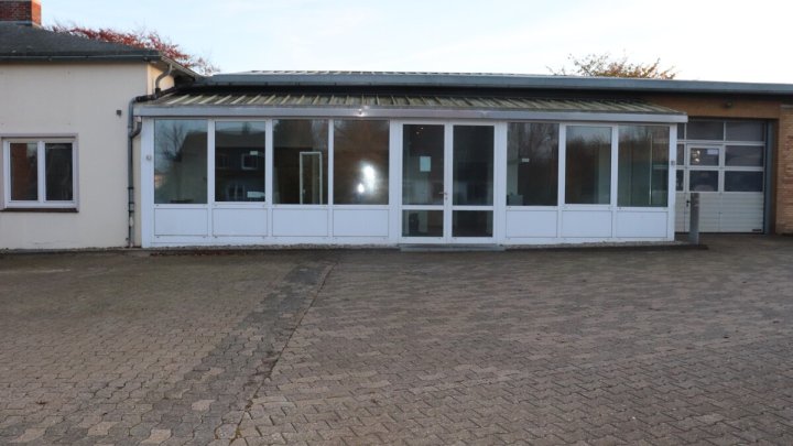 Werkhalle mit Büro und Lager im Ostseebad Schönberg – für Käufer provisionsfrei! OTTO STÖBEN!