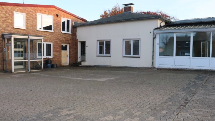 Werkhalle mit Büro und Lager im Ostseebad Schönberg – für Käufer provisionsfrei! OTTO STÖBEN!