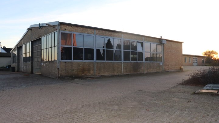 Werkhalle mit Büro und Lager im Ostseebad Schönberg – für Käufer provisionsfrei! OTTO STÖBEN!