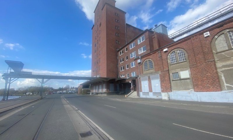 Sensationelle Lage in Itzehoe! Büroflächen mit historischem Flair am Hafen! OTTO STÖBEN!