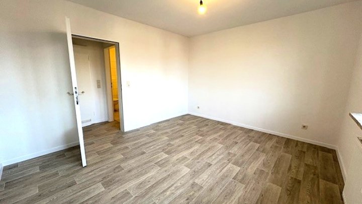 AB SOFORT: MIETFREIE ZEIT IN BRUNSBÜTTEL Renovierte 2-Zimmer-Wohnung + Balkon OTTO STÖBEN GmbH