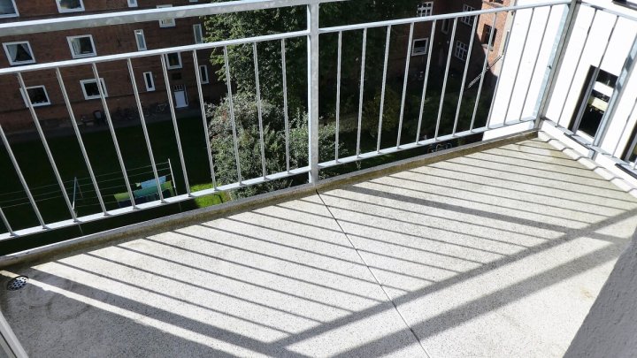 KIEL-BLÜCHERPLATZ: 4-Zimmer-Wohnung über 2 Ebenen (4. +5. OG) mit 2 Balkonen (ohne Fahrstuhl)