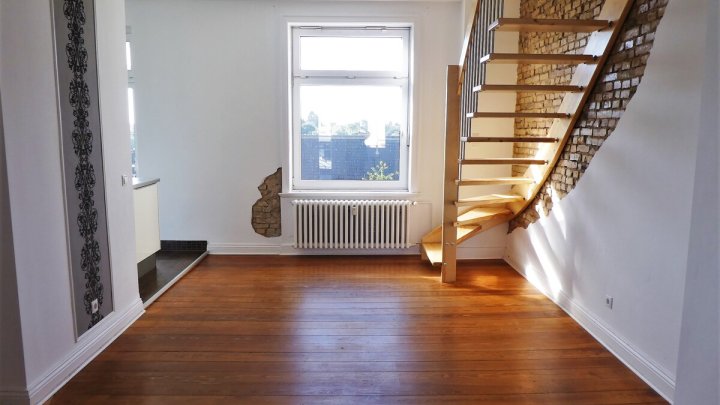 KIEL-BLÜCHERPLATZ: 4-Zimmer-Wohnung über 2 Ebenen (4. +5. OG) mit 2 Balkonen (ohne Fahrstuhl)