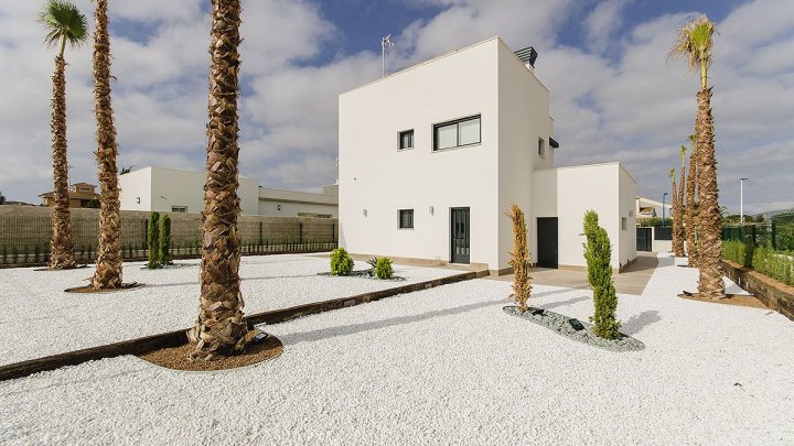 Exklusive Villen mit 3 - 4 Schlafzimmern, 3 Bädern, 1 Gäste-WC, Dachterrasse und Privatpool nur 600 m vom Strand