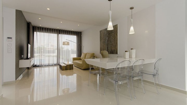 Exklusive Villen mit 3 - 4 Schlafzimmern, 3 Bädern, 1 Gäste-WC, Dachterrasse und Privatpool nur 600 m vom Strand