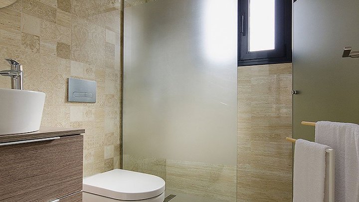 Exklusive Villen mit 3 - 4 Schlafzimmern, 3 Bädern, 1 Gäste-WC, Dachterrasse und Privatpool nur 600 m vom Strand