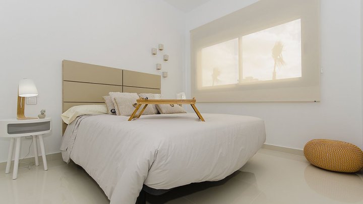 Exklusive Villen mit 3 - 4 Schlafzimmern, 3 Bädern, 1 Gäste-WC, Dachterrasse und Privatpool nur 600 m vom Strand