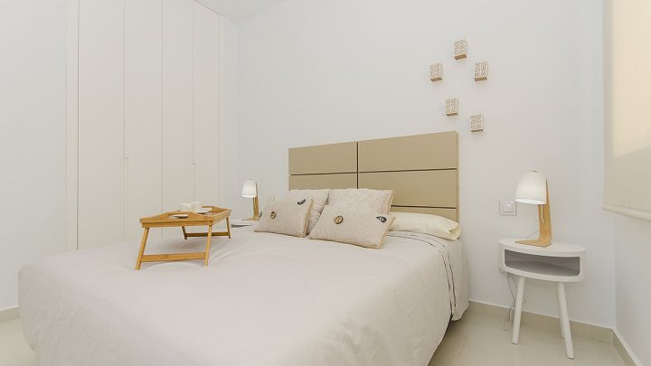 Exklusive Villen mit 3 - 4 Schlafzimmern, 3 Bädern, 1 Gäste-WC, Dachterrasse und Privatpool nur 600 m vom Strand