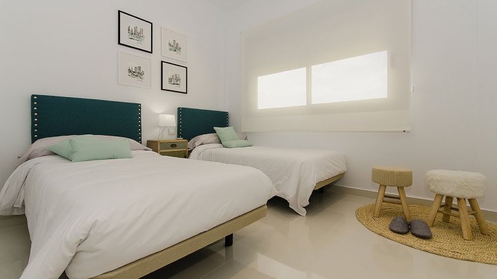 Exklusive Villen mit 3 - 4 Schlafzimmern, 3 Bädern, 1 Gäste-WC, Dachterrasse und Privatpool nur 600 m vom Strand