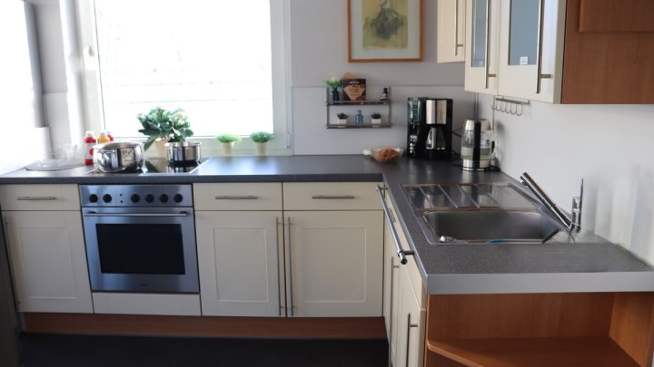 Zentrale Hallen- und Büroflächen fürs produzierende Gewerbe oder für Lagerzwecke! OTTO STÖBEN!