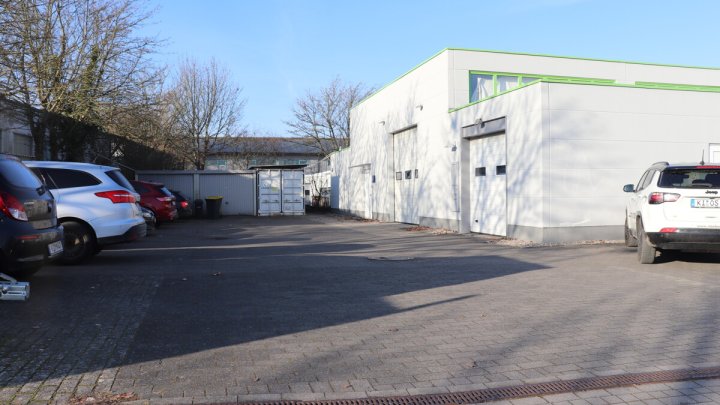 Zentral gelegen im Gewerbegebiet Wellsee! Kompaktes Hallen- und Büroangebot in Kiel! OTTO STÖBEN!