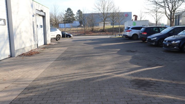 Zentral gelegen im Gewerbegebiet Wellsee! Kompaktes Hallen- und Büroangebot in Kiel! OTTO STÖBEN!