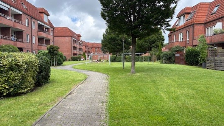 1 MONAT MIETFREI! Nur mit WBS! Schicke Dachgeschosswohnung inkl Küche Brunsbüttel - Otto Stöben GmbH