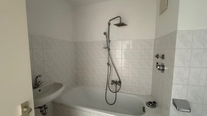 1 MONAT MIETFREI! Nur mit WBS! Schicke Dachgeschosswohnung inkl Küche Brunsbüttel - Otto Stöben GmbH